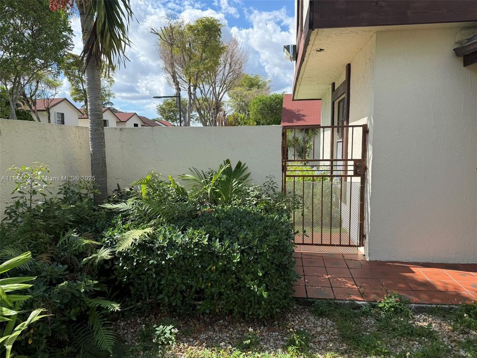 For Sale: $360,000 (3 beds, 2 baths, 1156 Square Feet)