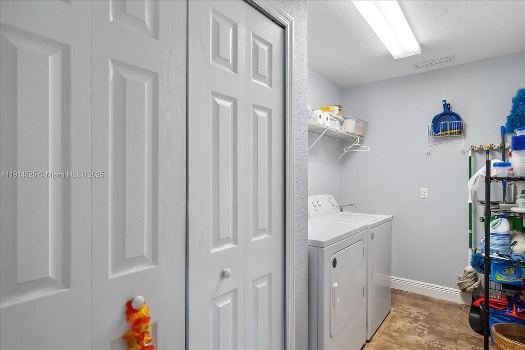 待售: $367,000 (3 贝兹, 2 浴室, 2250 平方英尺)