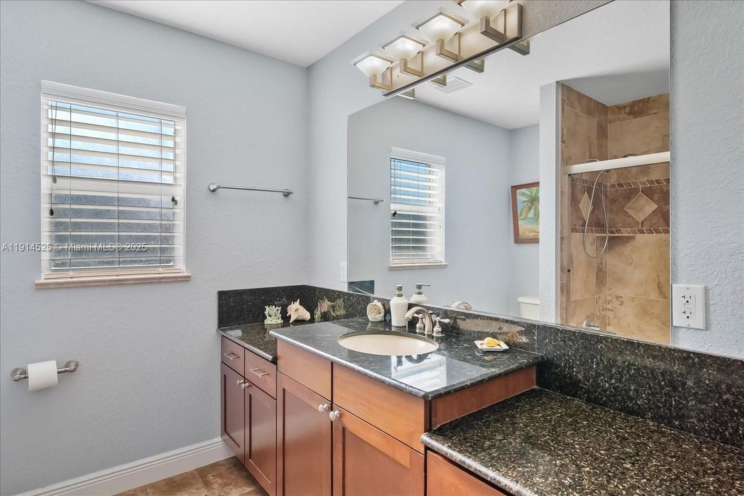 待售: $367,000 (3 贝兹, 2 浴室, 2250 平方英尺)