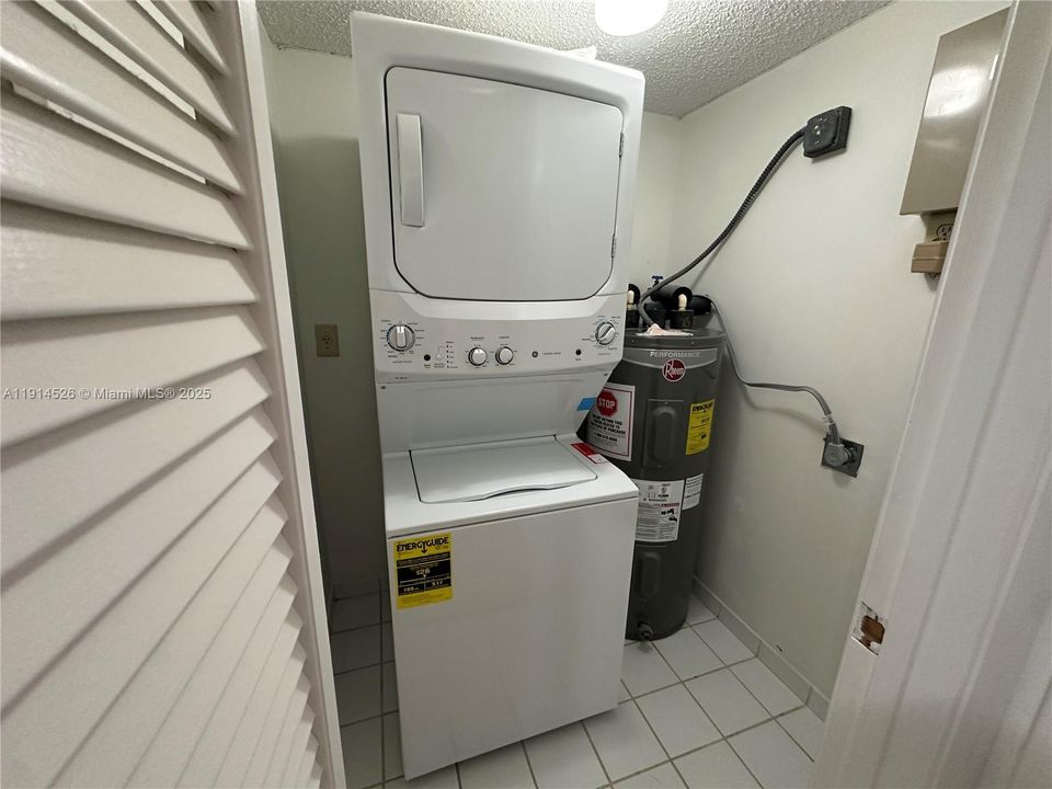 For Rent: $3,100 (3 beds, 2 baths, 1711 Square Feet)