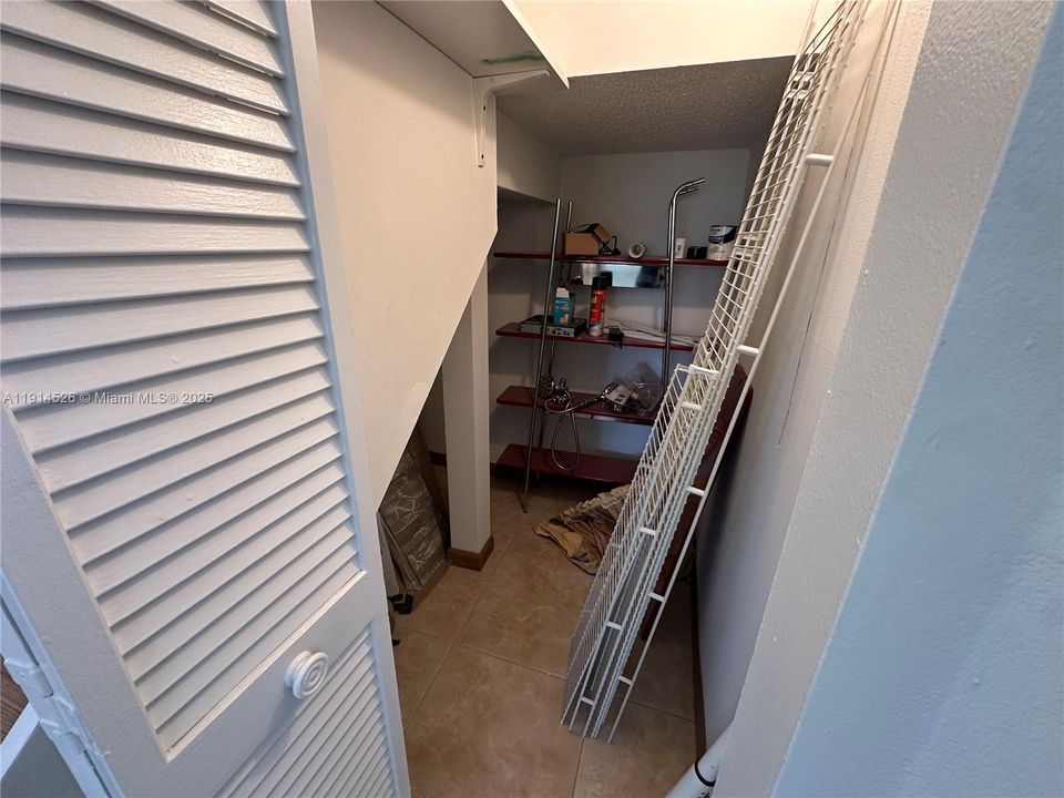 For Rent: $3,100 (3 beds, 2 baths, 1711 Square Feet)