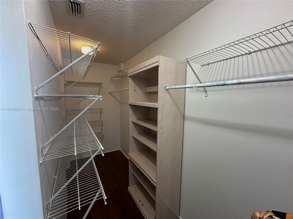 For Rent: $3,100 (3 beds, 2 baths, 1711 Square Feet)