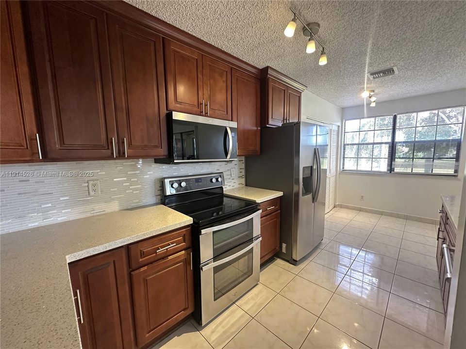 For Rent: $3,100 (3 beds, 2 baths, 1711 Square Feet)