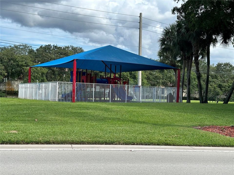 For Rent: $3,100 (3 beds, 2 baths, 1711 Square Feet)