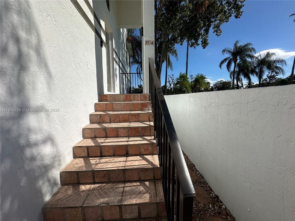 For Rent: $3,100 (3 beds, 2 baths, 1711 Square Feet)