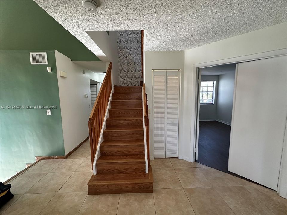 For Rent: $3,100 (3 beds, 2 baths, 1711 Square Feet)