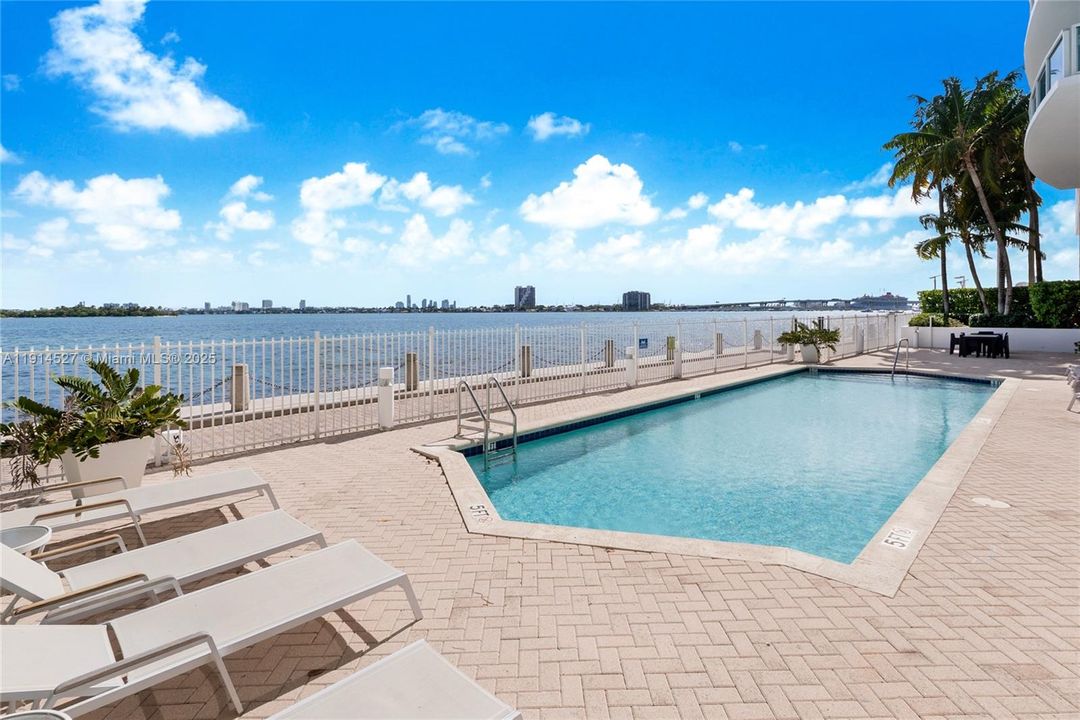 待售: $549,000 (1 贝兹, 1 浴室, 850 平方英尺)