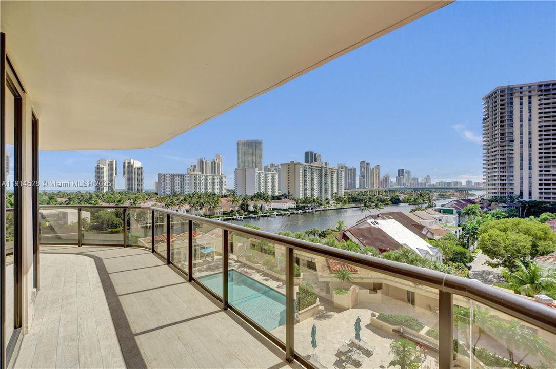 For Sale: $565,000 (2 beds, 2 baths, 1522 Square Feet)