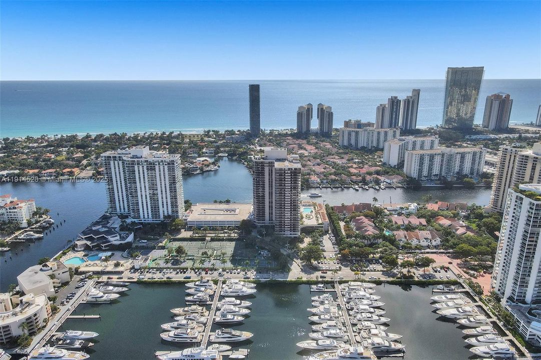 For Sale: $565,000 (2 beds, 2 baths, 1522 Square Feet)