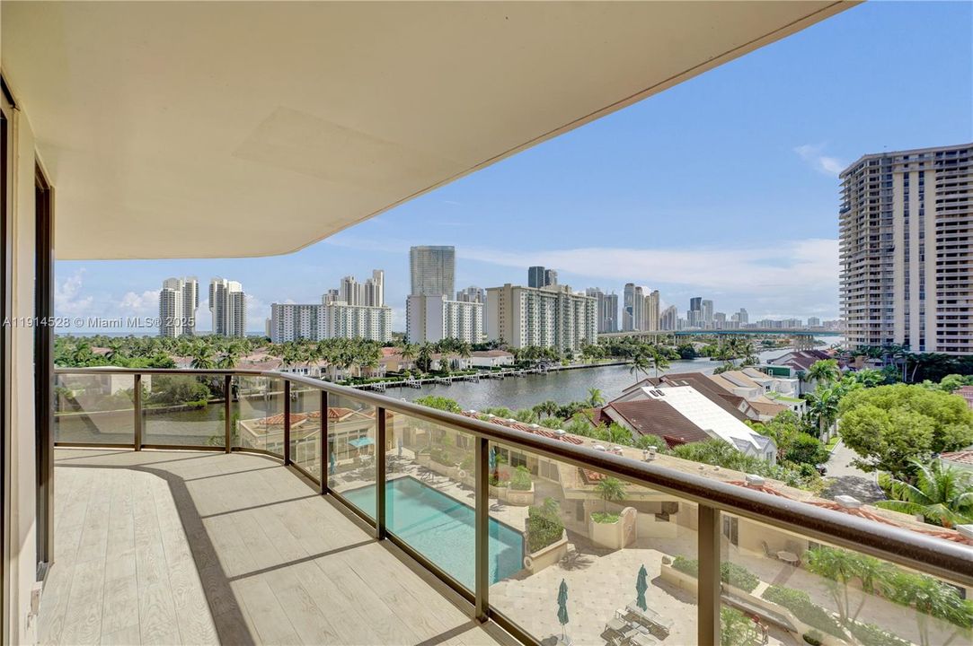 For Sale: $565,000 (2 beds, 2 baths, 1522 Square Feet)