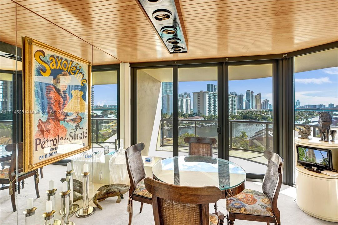 For Sale: $565,000 (2 beds, 2 baths, 1522 Square Feet)