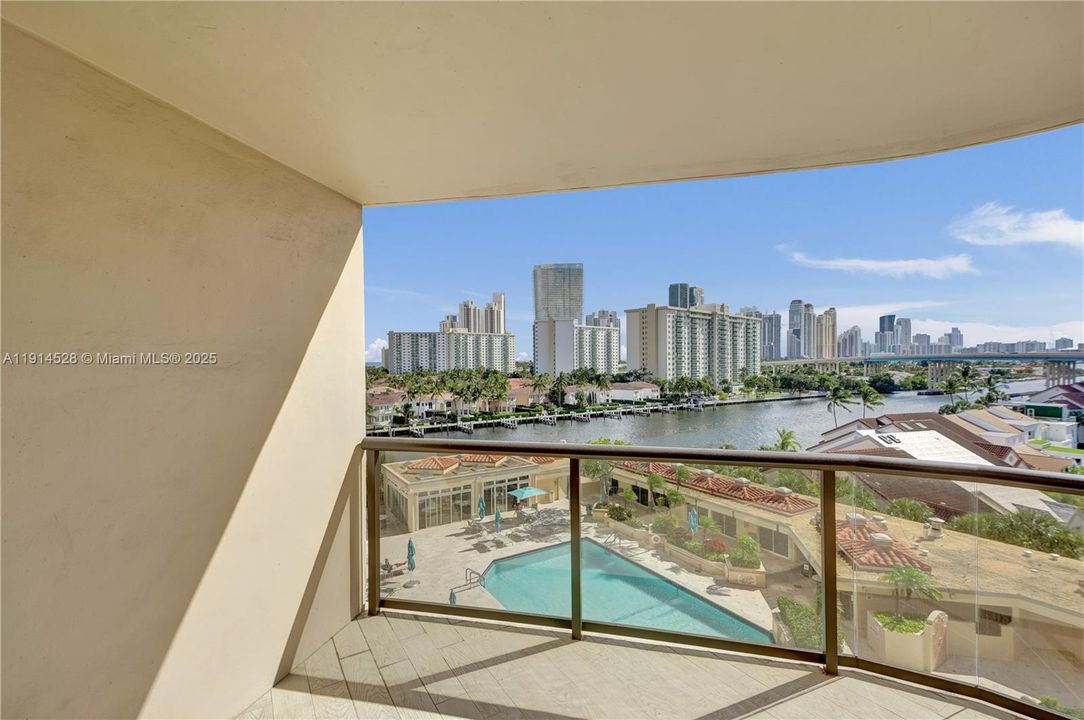 For Sale: $565,000 (2 beds, 2 baths, 1522 Square Feet)