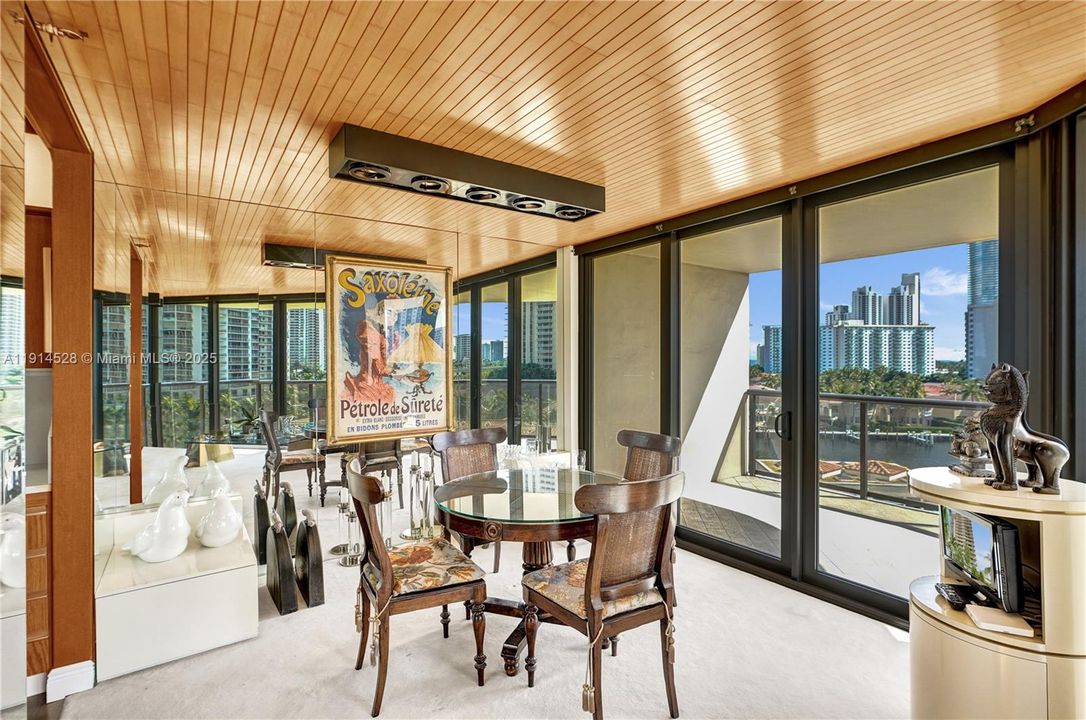 For Sale: $565,000 (2 beds, 2 baths, 1522 Square Feet)