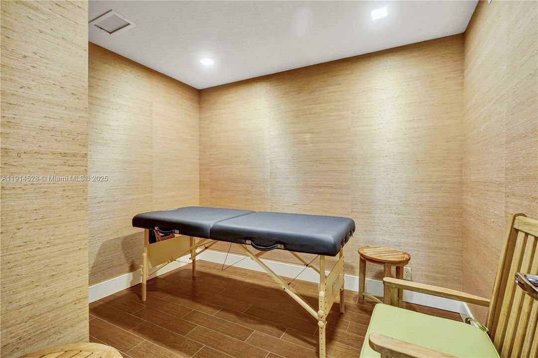 For Sale: $565,000 (2 beds, 2 baths, 1522 Square Feet)