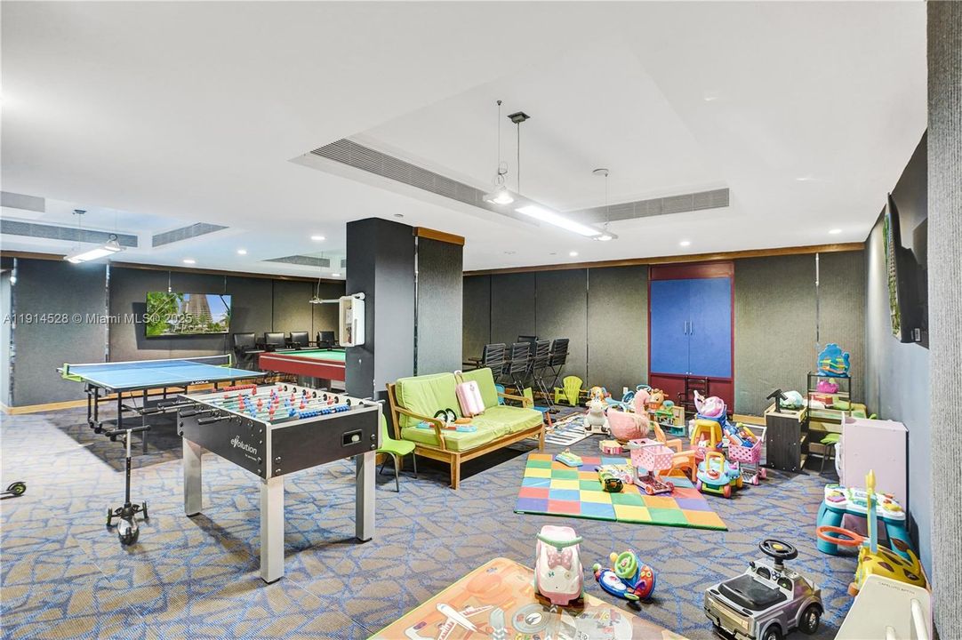 For Sale: $565,000 (2 beds, 2 baths, 1522 Square Feet)