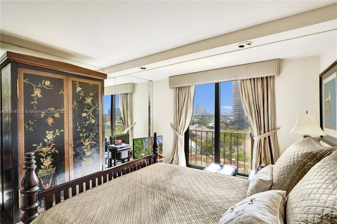 For Sale: $565,000 (2 beds, 2 baths, 1522 Square Feet)