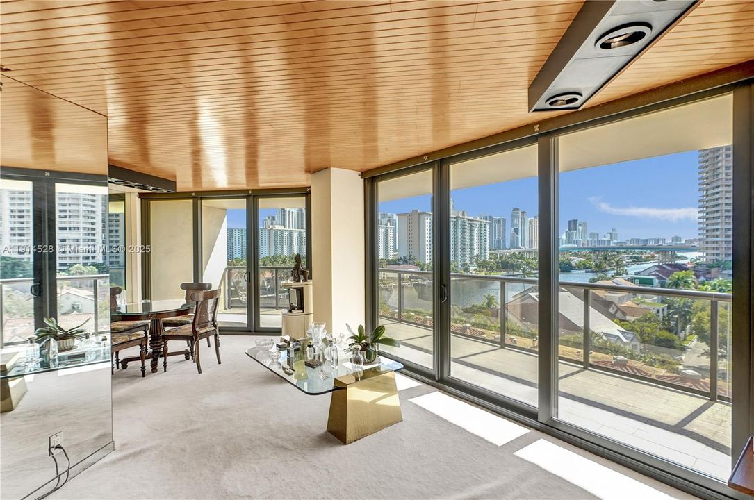 For Sale: $565,000 (2 beds, 2 baths, 1522 Square Feet)