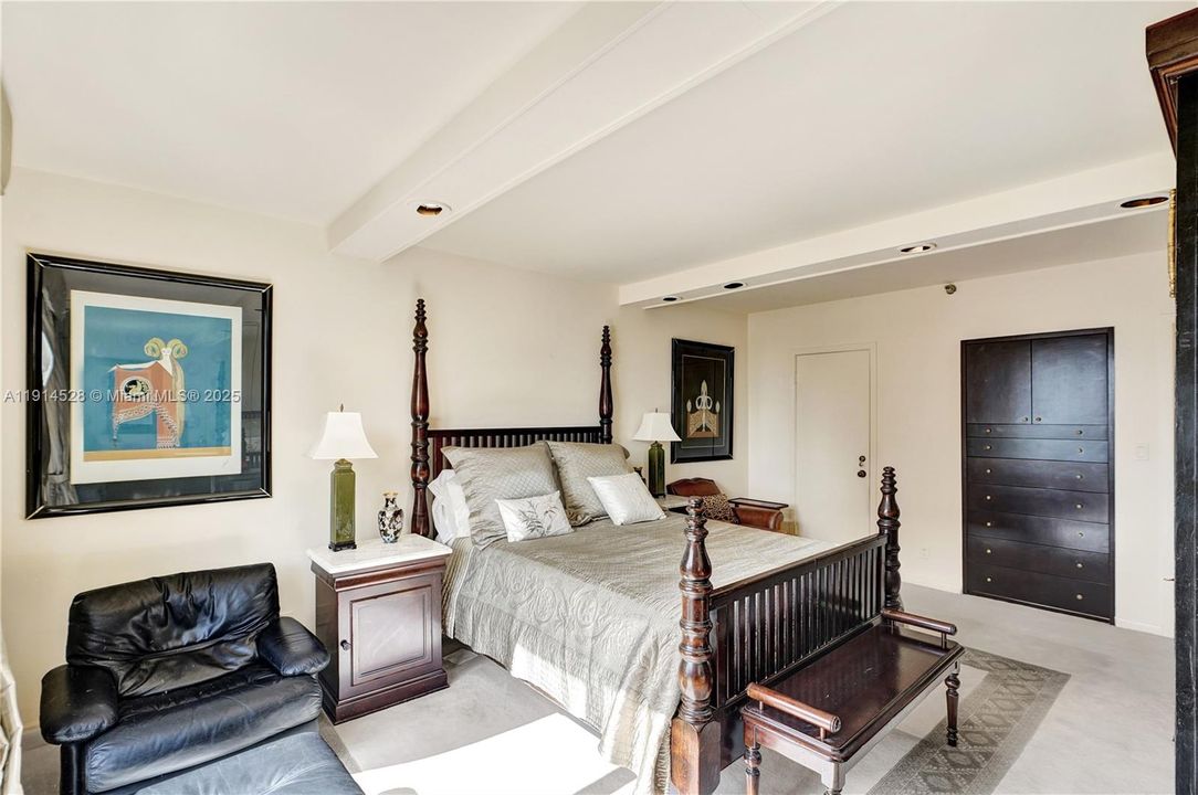 For Sale: $565,000 (2 beds, 2 baths, 1522 Square Feet)