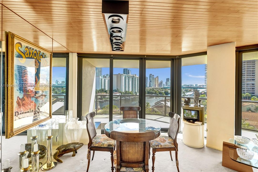 For Sale: $565,000 (2 beds, 2 baths, 1522 Square Feet)