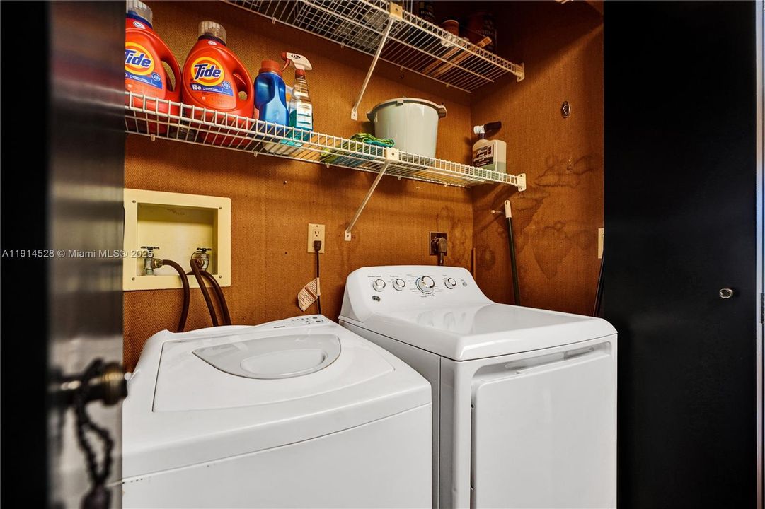 For Sale: $565,000 (2 beds, 2 baths, 1522 Square Feet)