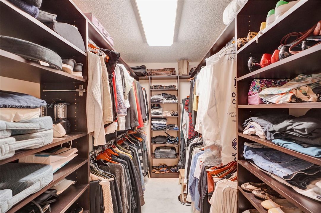 For Sale: $565,000 (2 beds, 2 baths, 1522 Square Feet)