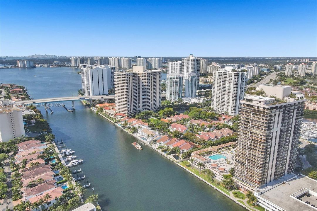 For Sale: $565,000 (2 beds, 2 baths, 1522 Square Feet)