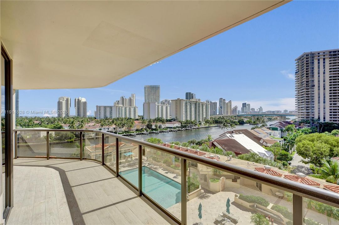 For Sale: $565,000 (2 beds, 2 baths, 1522 Square Feet)