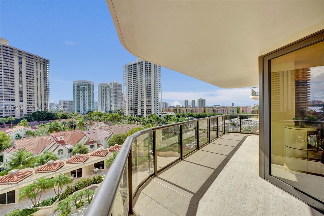 For Sale: $565,000 (2 beds, 2 baths, 1522 Square Feet)