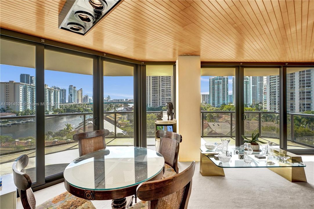 For Sale: $565,000 (2 beds, 2 baths, 1522 Square Feet)