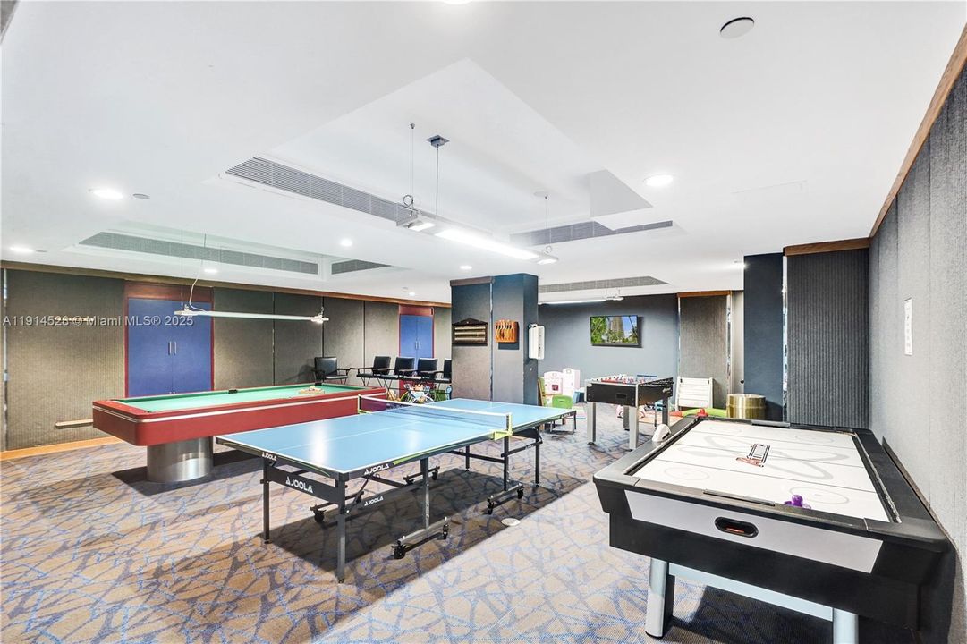 For Sale: $565,000 (2 beds, 2 baths, 1522 Square Feet)