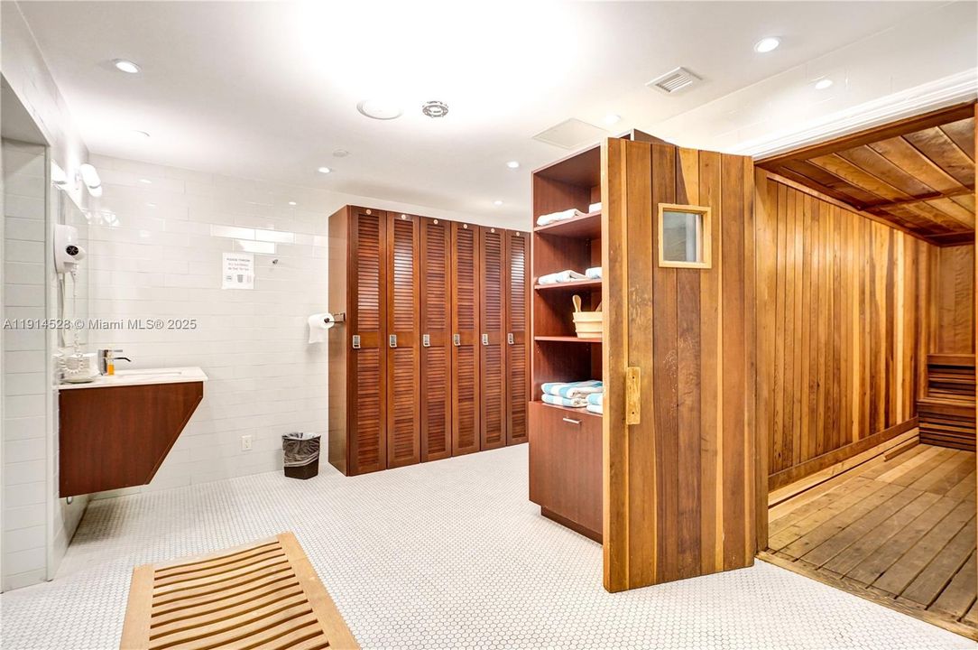 For Sale: $565,000 (2 beds, 2 baths, 1522 Square Feet)