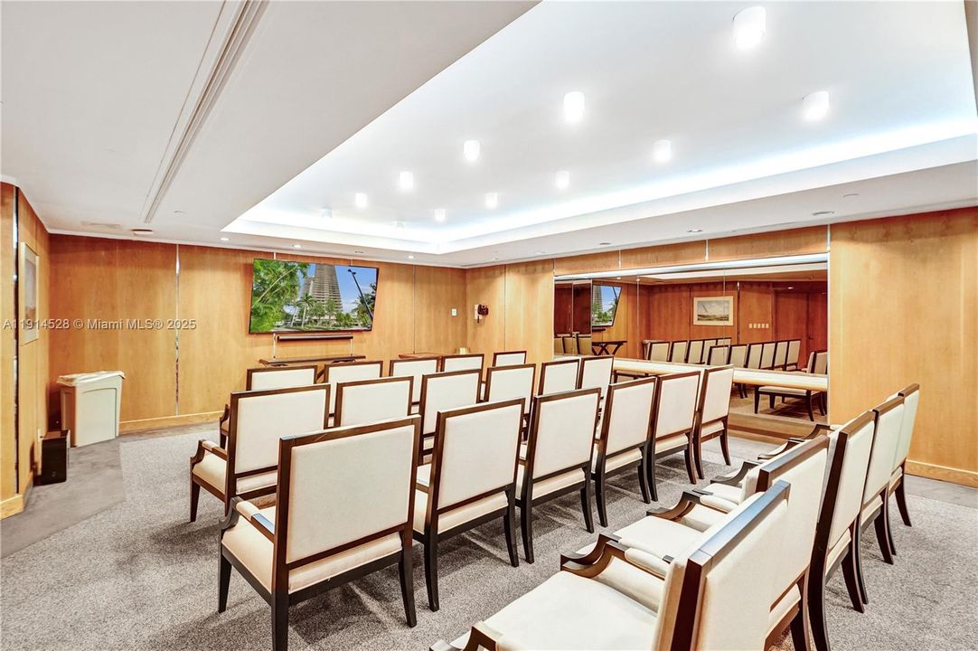 For Sale: $565,000 (2 beds, 2 baths, 1522 Square Feet)