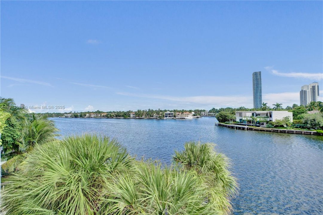 For Sale: $565,000 (2 beds, 2 baths, 1522 Square Feet)