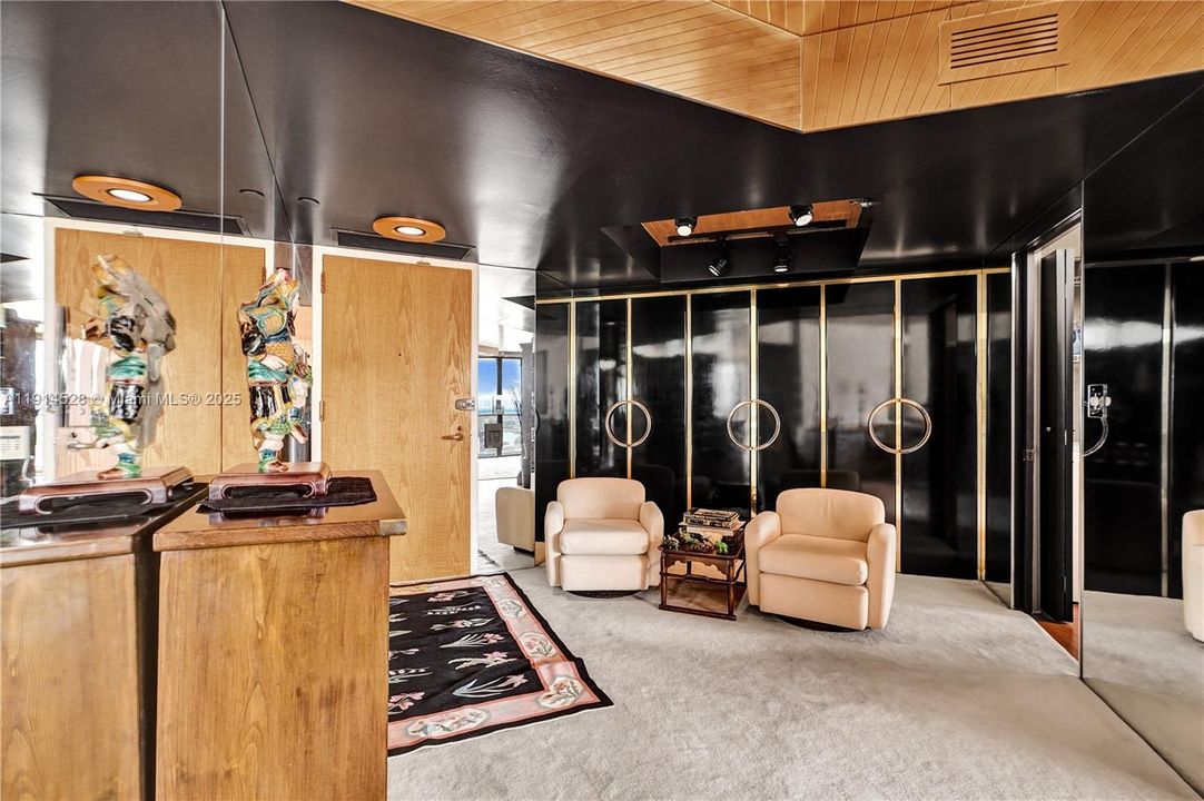 For Sale: $565,000 (2 beds, 2 baths, 1522 Square Feet)