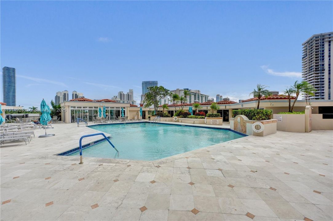 For Sale: $565,000 (2 beds, 2 baths, 1522 Square Feet)