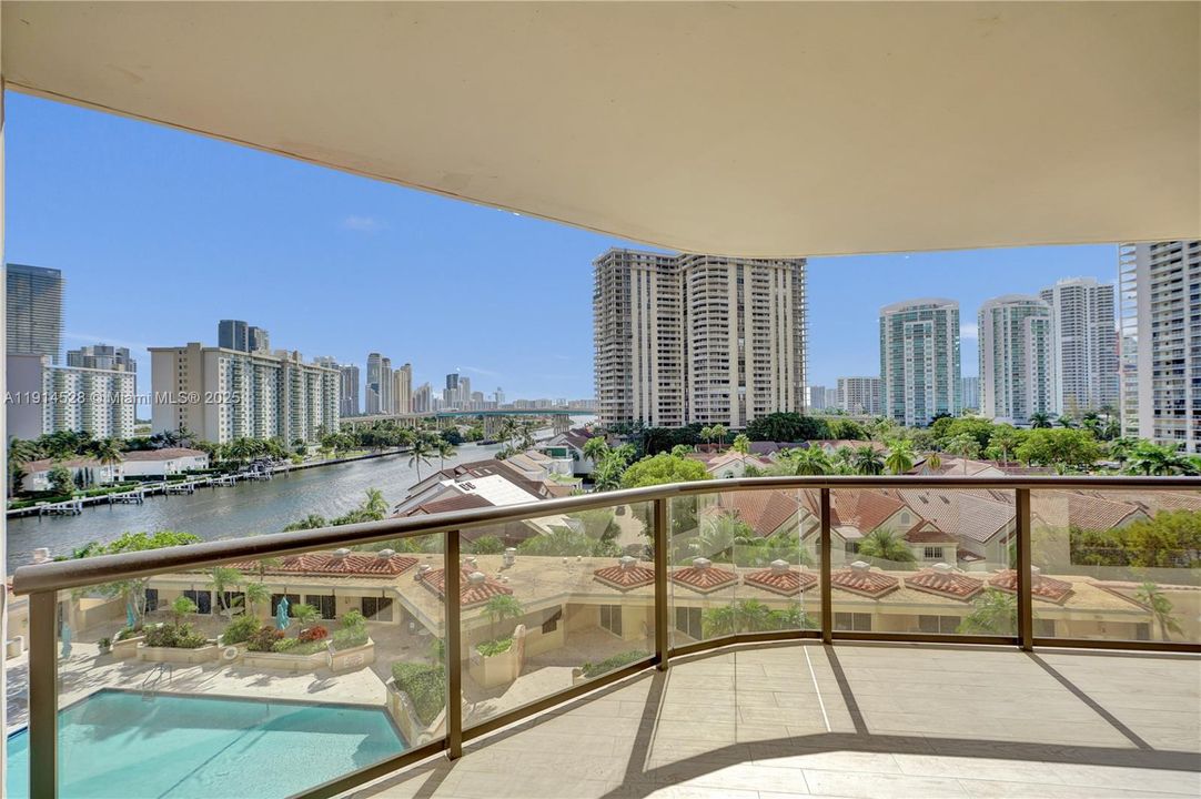 For Sale: $565,000 (2 beds, 2 baths, 1522 Square Feet)