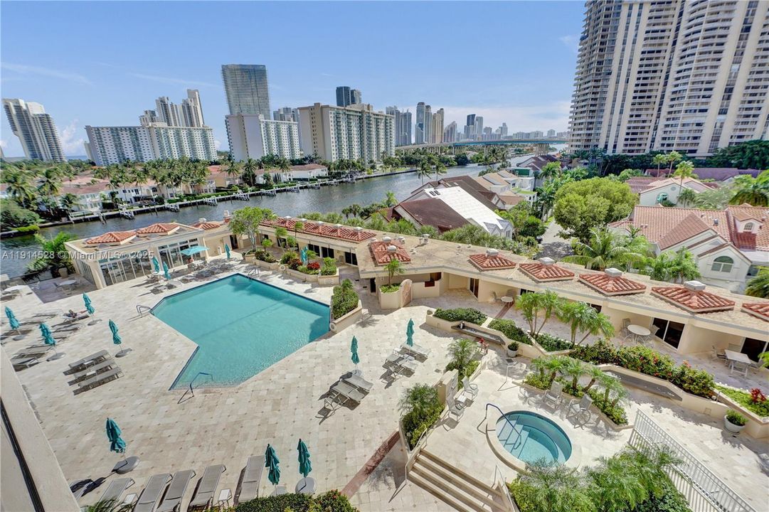 For Sale: $565,000 (2 beds, 2 baths, 1522 Square Feet)