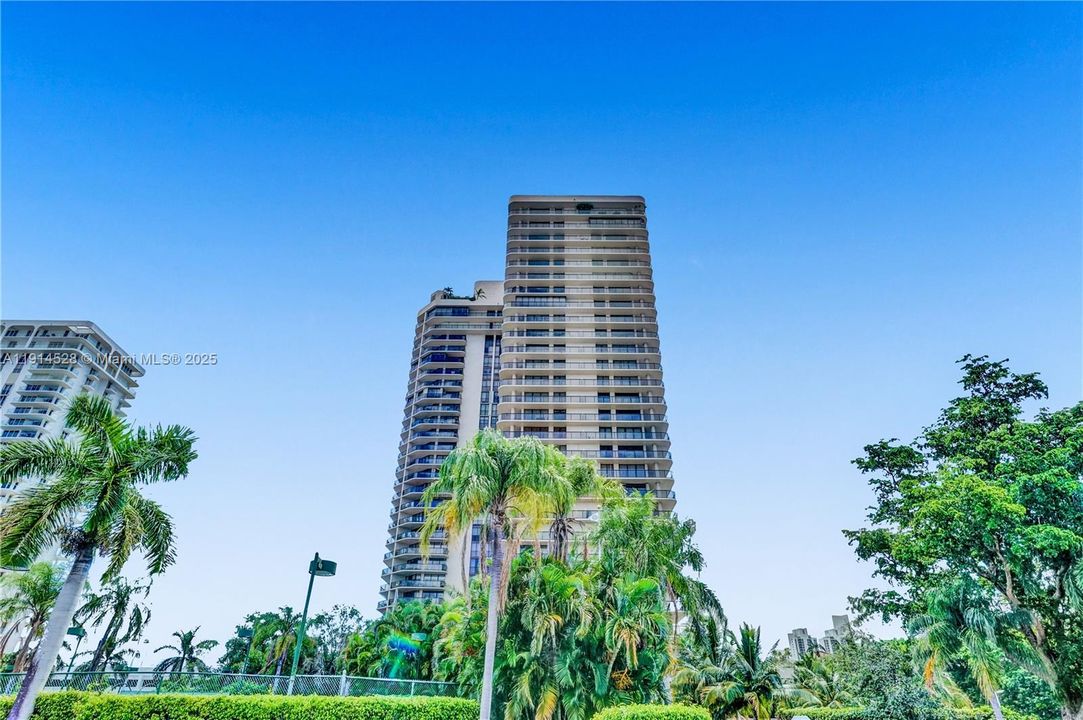 For Sale: $565,000 (2 beds, 2 baths, 1522 Square Feet)