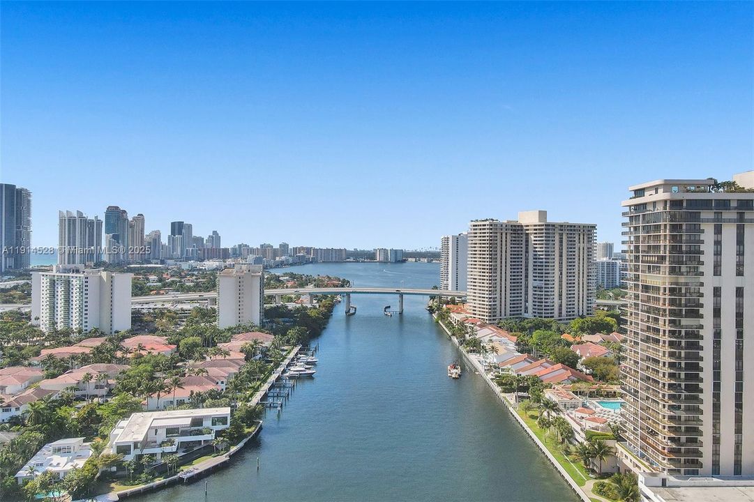 For Sale: $565,000 (2 beds, 2 baths, 1522 Square Feet)