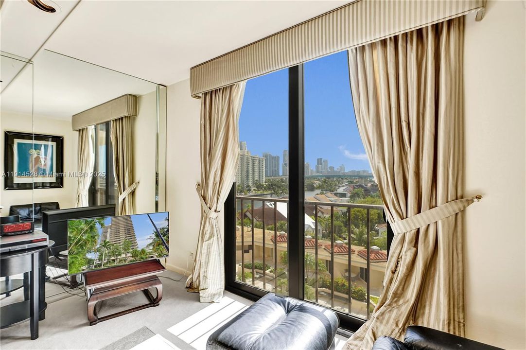 For Sale: $565,000 (2 beds, 2 baths, 1522 Square Feet)