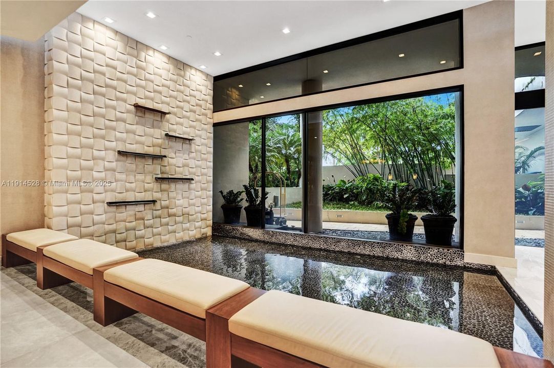 For Sale: $565,000 (2 beds, 2 baths, 1522 Square Feet)