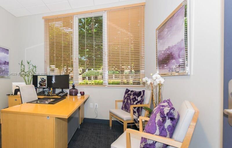 На продажу: $1,800,000 (3 спален, 2 ванн, 1944 Квадратных фут)