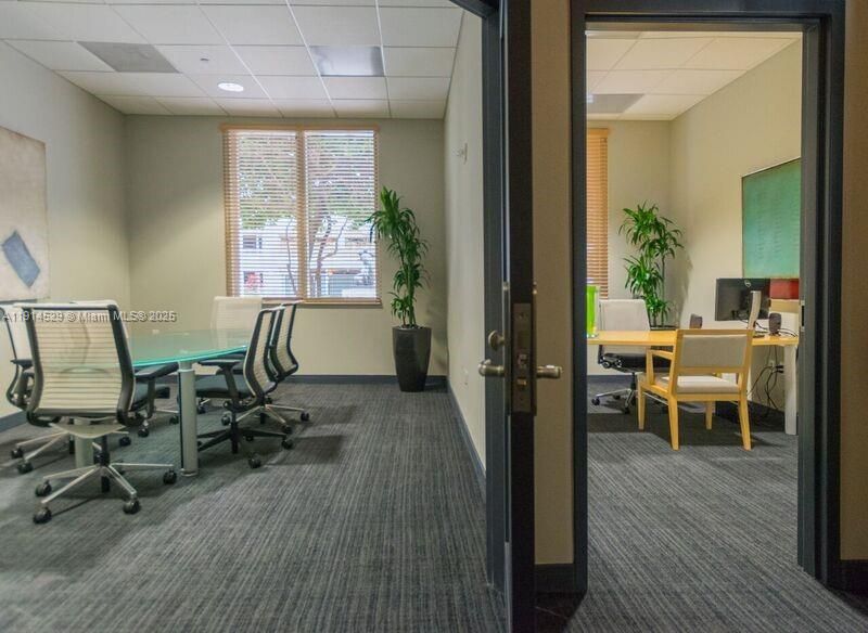 На продажу: $1,800,000 (3 спален, 2 ванн, 1944 Квадратных фут)