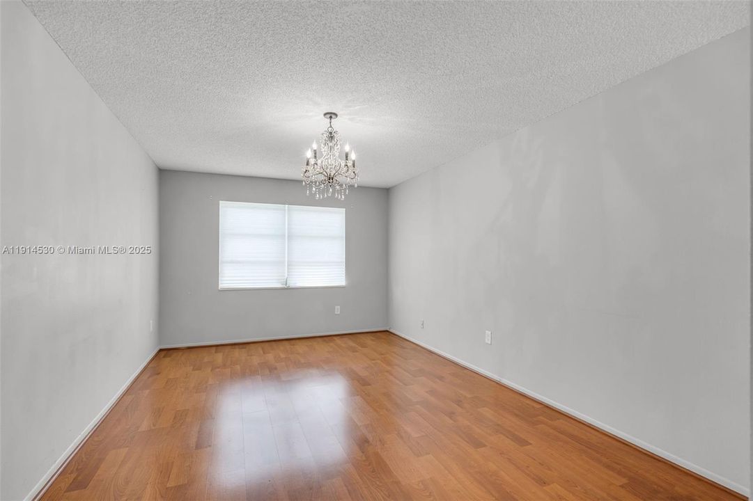 出租: $2,200 (2 贝兹, 2 浴室, 1075 平方英尺)