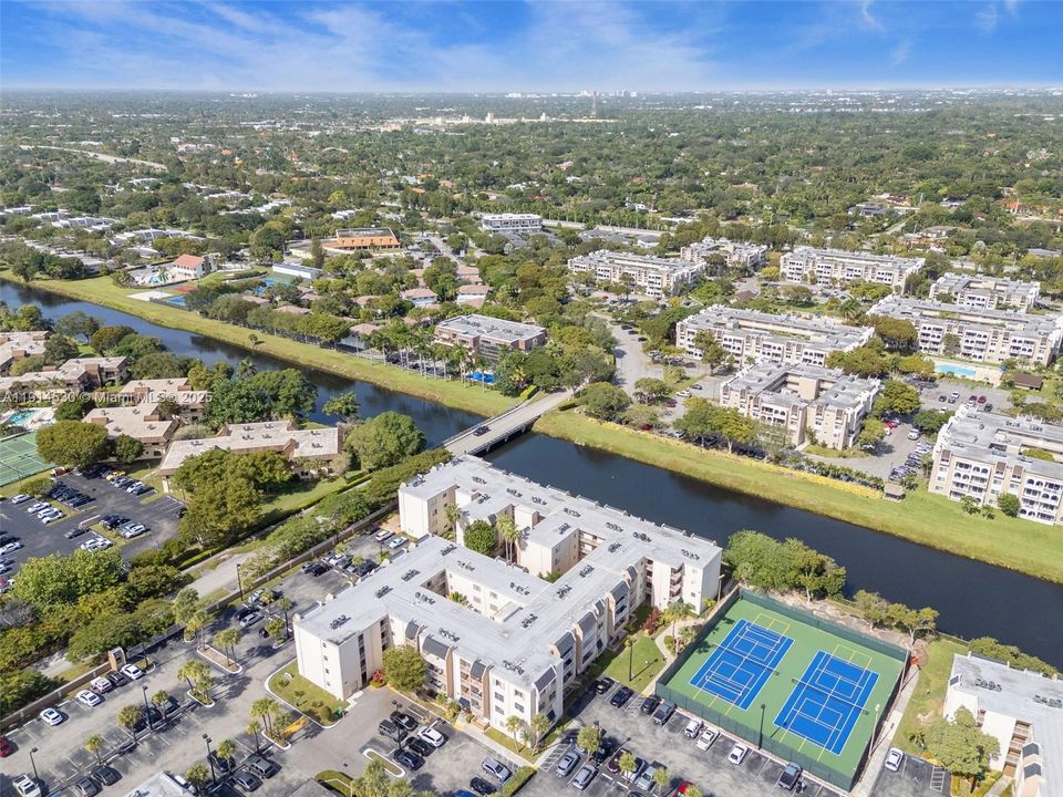 出租: $2,200 (2 贝兹, 2 浴室, 1075 平方英尺)