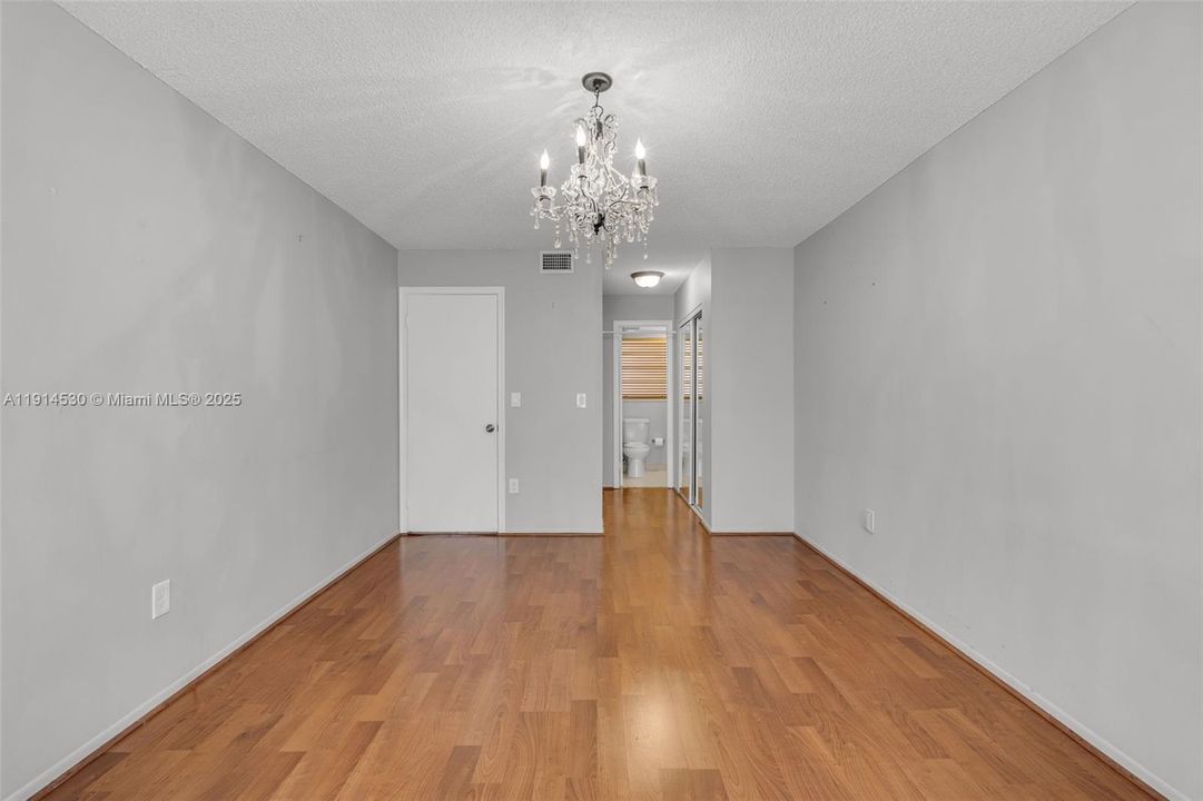 出租: $2,200 (2 贝兹, 2 浴室, 1075 平方英尺)