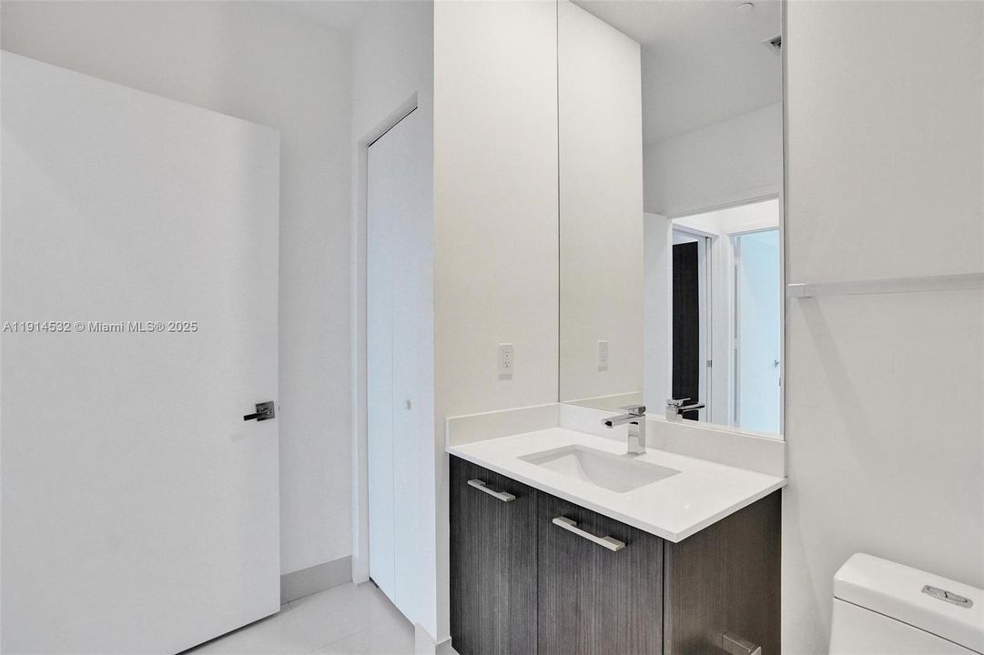 Под контрактом: $5,900 (2 спален, 2 ванн, 1054 Квадратных фут)