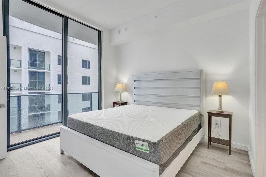 Под контрактом: $5,900 (2 спален, 2 ванн, 1054 Квадратных фут)