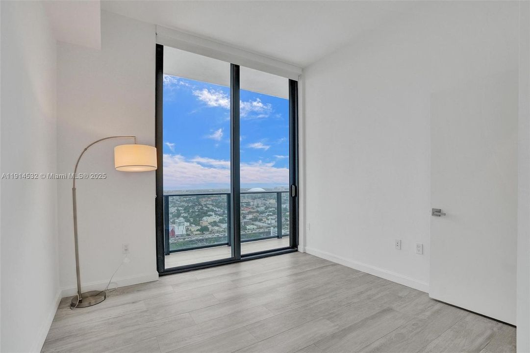 Под контрактом: $5,900 (2 спален, 2 ванн, 1054 Квадратных фут)