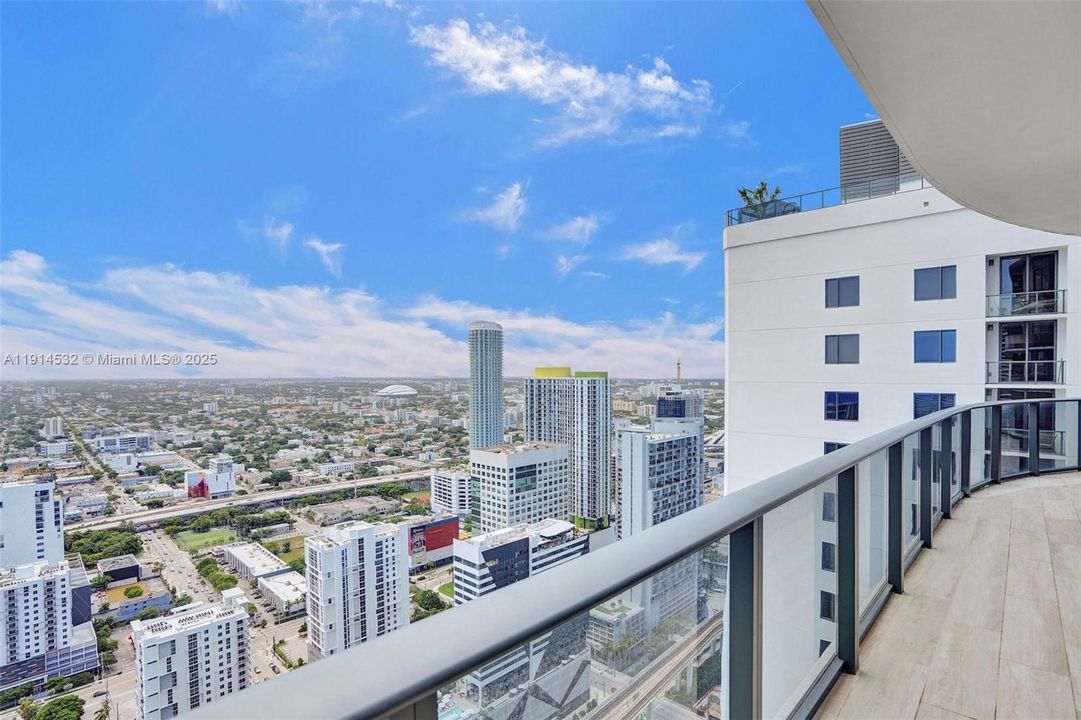 Под контрактом: $5,900 (2 спален, 2 ванн, 1054 Квадратных фут)